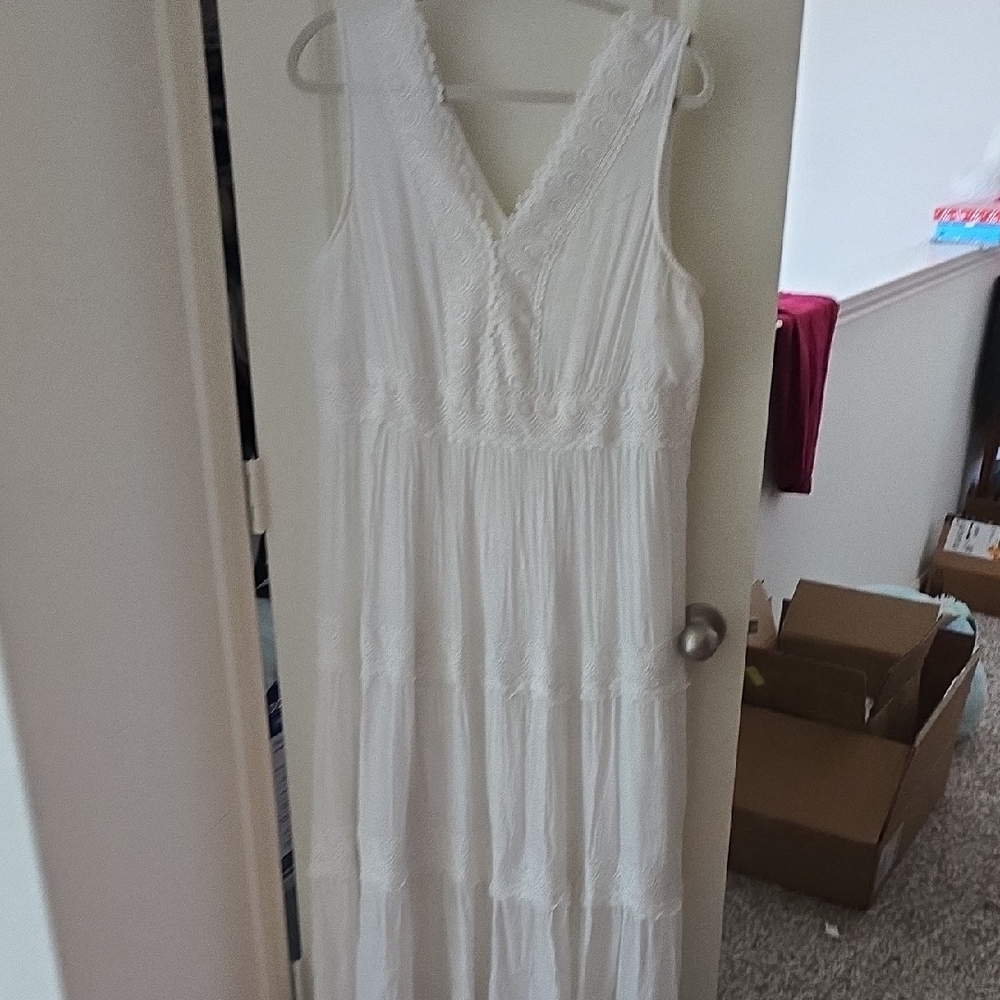 Elegant White Lace Maxi Dress